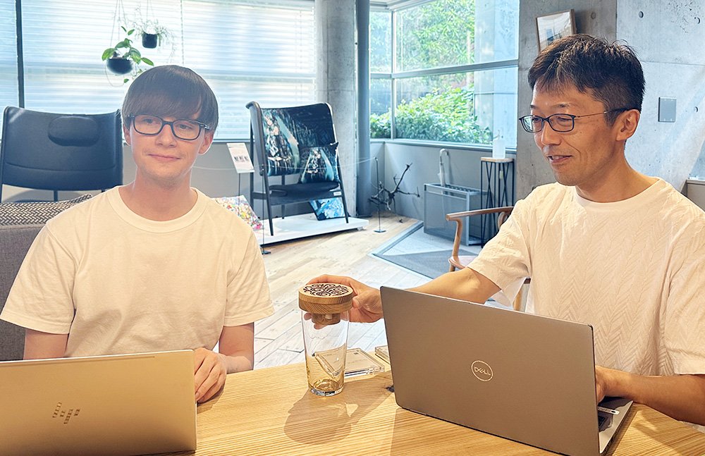 今回お話を伺ったカンディハウスのノエルさん(左)と井島さん(右)