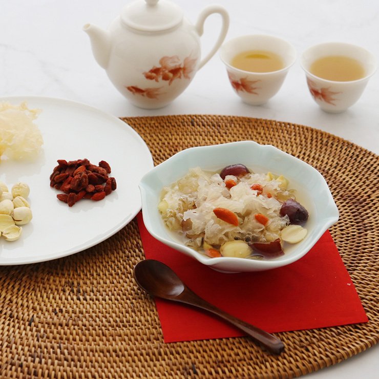 出来上がり！温・冷どちらで食べるのもオススメです。 お好みでフルーツや豆乳（分量外）を入れても美味しいです。